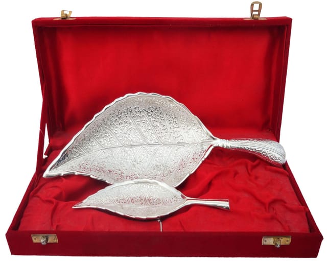 Brass Decorative Neem Leaf Platter (B033)