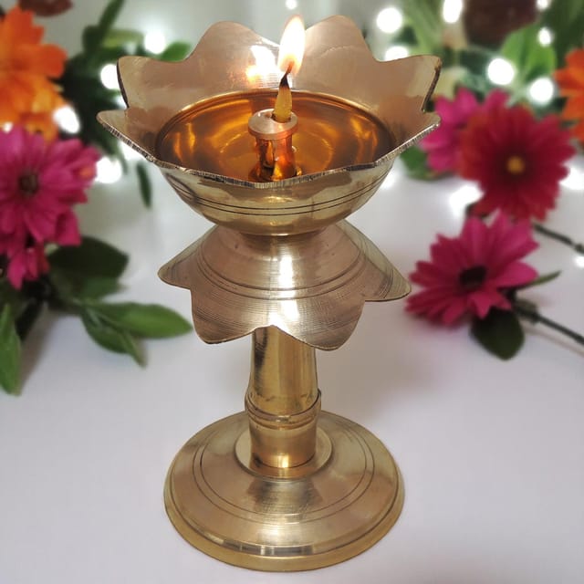 Kamal Stand Deepak No. 1- 2.8*2.8*3.9 inch (F634 B)