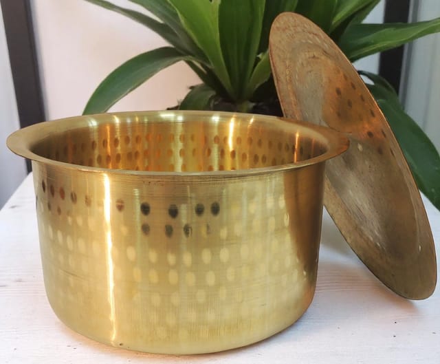 Brass Kitchen Purpose Bhagona With Lid, Capacity : 6.5 Liter - 11.5*11.5*6.7 Inch (Z637 H)