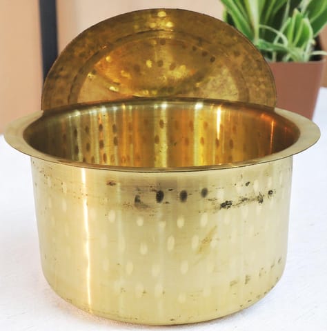 Brass Kitchen Purpose Bhagona With Lid, Capacity : 4.5 Liter - 10.5*10.5*6 Inch (Z637 F)