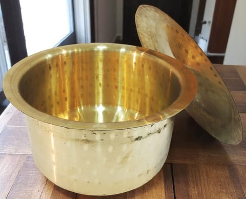 Brass Kitchen Purpose Bhagona With Lid, Capacity : 4 Liter - 10*10*5.5 Inch (Z637 E)