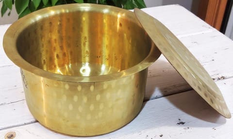 Brass Kitchen Purpose Bhagona With Lid, Capacity : 2.75 Liter - 8.7*8.7*5 Inch (Z637 C)