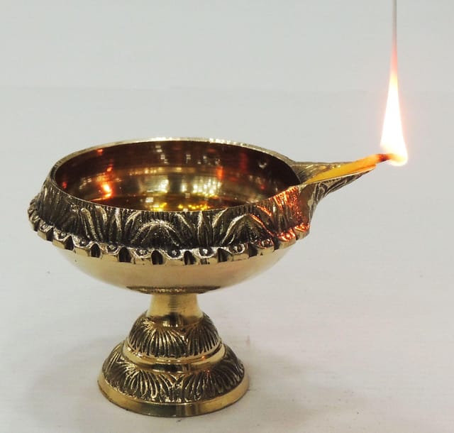 Stand Kuber Deepak No. 5- 4.3*3.6*3.1 inch (Z194 G)