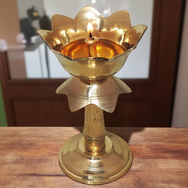 Kamal Stand Deepak No.4- 3.5*3.5*5.5 inch (F634 E)