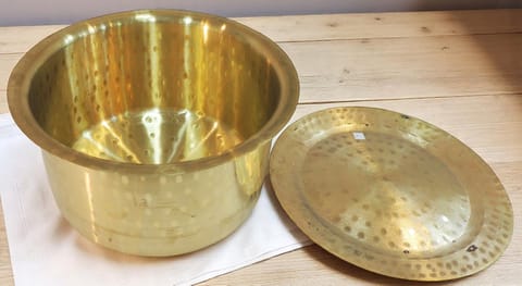 Brass Kitchen Purpose Bhagona With Lid, Capacity : 8 Liter - 12*12*6.7 Inch (Z637 I)