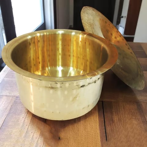 Brass Kitchen Purpose Bhagona With Lid, Capacity : 4 Liter - 10*10*5.5 Inch (Z637 E)
