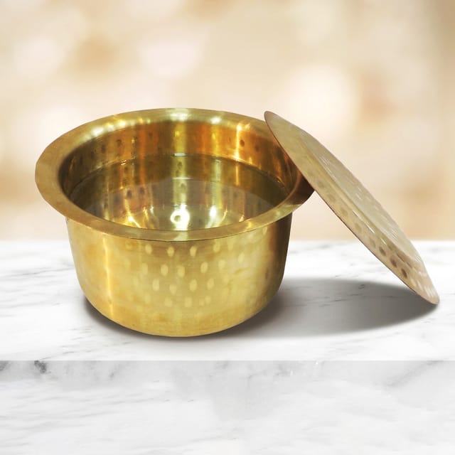Brass Kitchen Purpose Bhagona With Lid, Capacity : 3 Liter - 9.1*9.1*5 Inch (Z637 D)