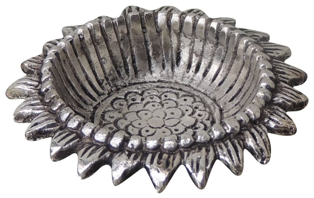 Aluminium Showpiece Suraj Deepak, Oil Lamp - 2.7*2.7*0.6 Inch (AS268 E)